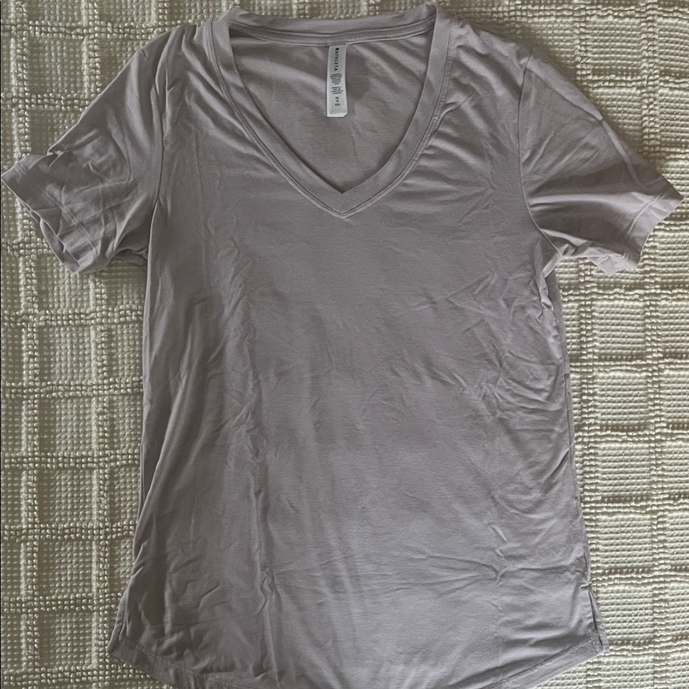Athleta V-Neck Short Sleeve Tee in Soft Lavender